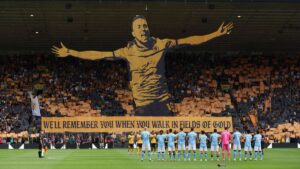 Afición del Wolverhampton se rinde ante Diogo Jota con un impresionante tifo