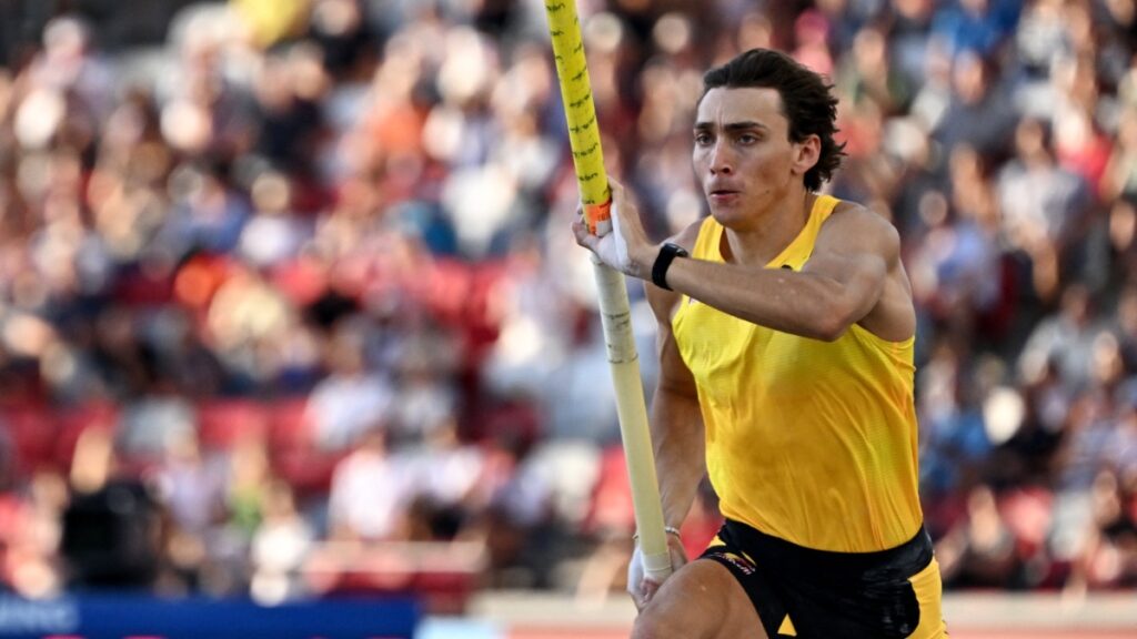 ¡Enorme! Armand Duplantis vuelve a romper el récord mundial de salto con garrocha
