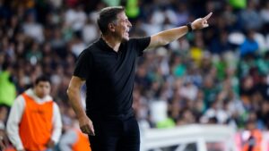 Eduardo Berizzo asegura que León se quita la presión tras victoria y revela la razón de la ausencia de James Rodríguez