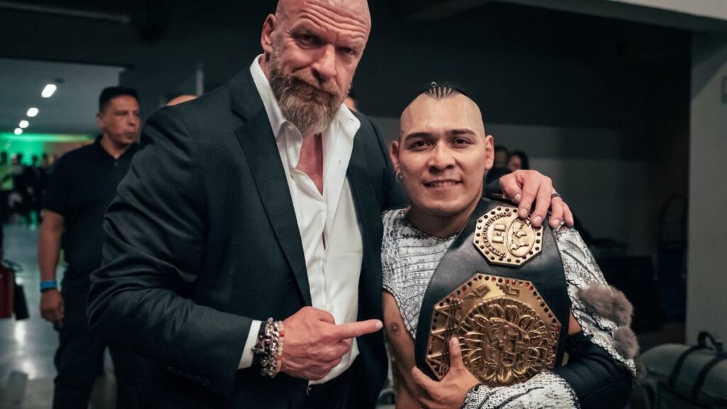 El Hijo del Vikingo se sobrepone a la invasión de WWE y retiene el Megacampeonato en Triplemanía