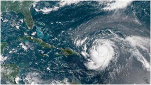 Erin es huracán categoría 5 y sigue su trayectoria por el Caribe; ¿azotará a México?