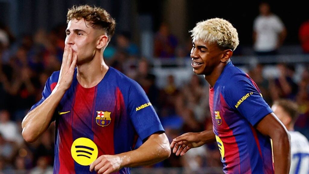 Fermín López y Lamine Yamal en festejo de gol con el Barcelona
