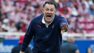 ¡Fuerte sacudida en Chivas! Gabriel Milito vuelve a mover la alineación para el duelo ante Xolos