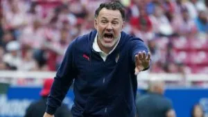 ¡Fuerte sacudida en Chivas! Gabriel Milito vuelve a mover la alineación para el duelo ante Xolos