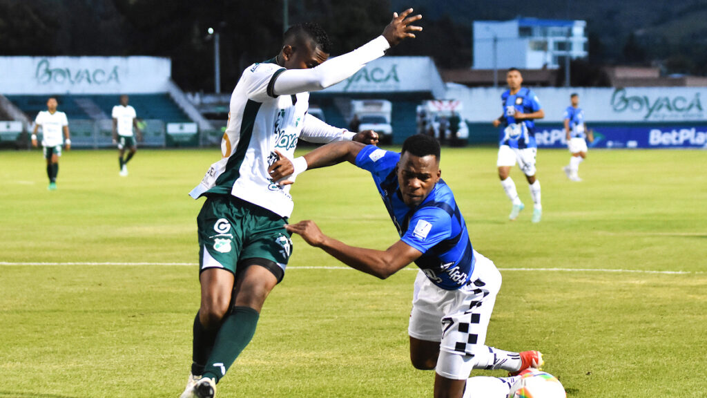 Acción de juego en Tunja. - Vizzor Image.