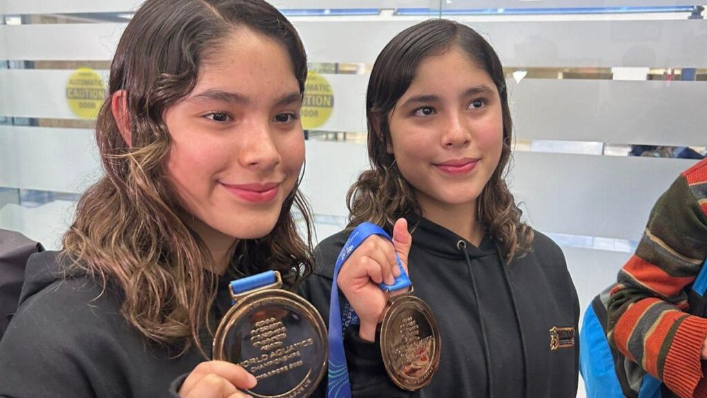 Las gemelas Mía y Lía Cueva