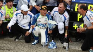 Hadjar celebra el podio en Países Bajos y rompe su primer trofeo de Fórmula 1