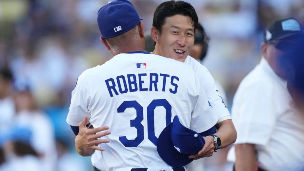 Heung-Min Son sorprende y lanza de manera perfecta la primera bola en el juego de Dodgers y Reds