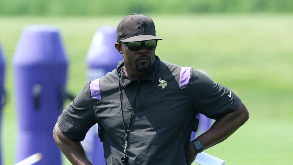 La Corte estadounidense respalda a Brian Flores en su demanda contra la NFL