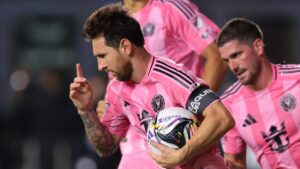 Leo Messi anota un doblete y le da al Inter Miami un polémico pase a la final de la Leagues Cup