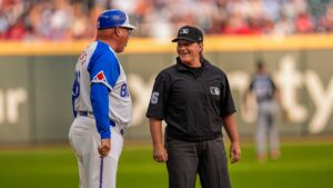 Jen Pawol hace historia al ser la primera mujer umpire en un juego de MLB