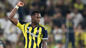 Jhon Durán le da un susto al Fenerbahce ante el Feyenoord