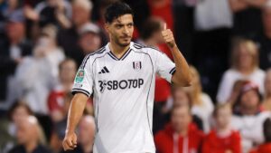 Raúl Jiménez marca su primer gol de la temporada en el triunfo de Fulham ante Bristol en Carabao Cup