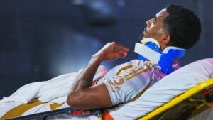 ¡Alarmas encendidas en Tigres! Joaquim sale lesionado tras fuerte choque con Nahuel Guzmán