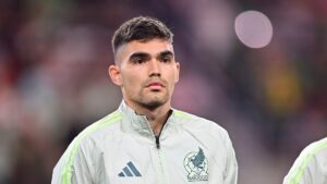 El Genoa del capitán Johan Vásquez debuta con empate ante Lecce