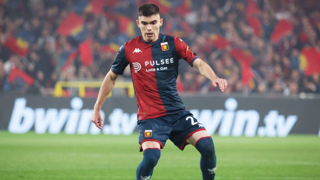 Johan Vásquez con el Genoa