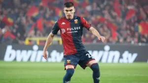 El Genoa de Johan Vásquez falla un penalti en el descuento y empata ante Parma