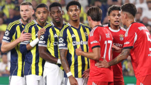 Richard Ríos y Jhon Durán, cara y cruz en el empate sin goles entre Fenerbahce y Benfica