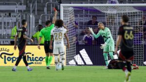 Keylor Navas recibe la tercera tarjeta roja de su carrera en su segundo partido con Pumas