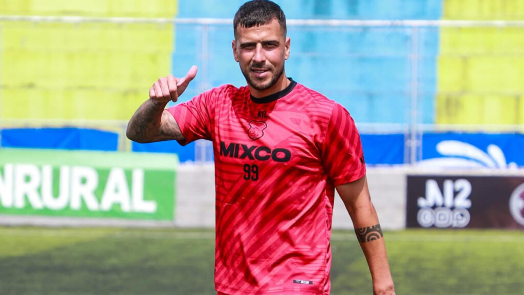 Nico Martínez, goleador de la jornada. (Mixco Facebook)