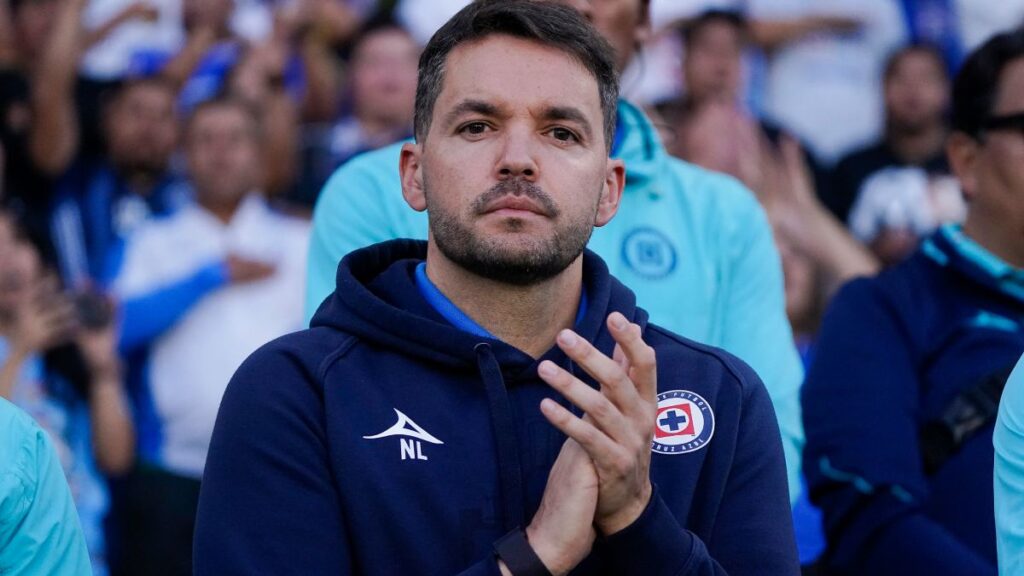 Larcamón con Cruz Azul durante la Leagues Cup