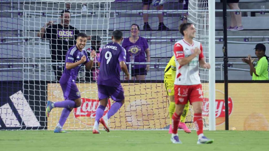 Jugadores de Orlando en celebración tras gol