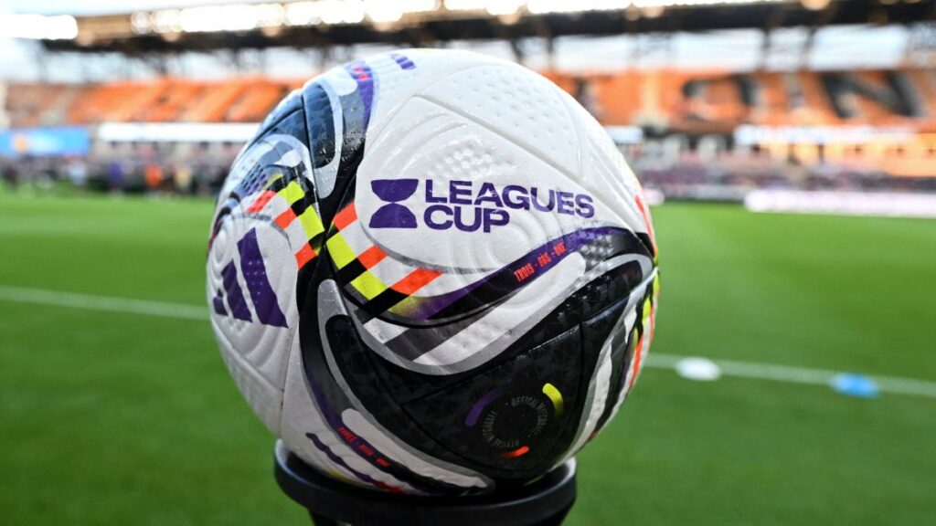 Balón de la Leagues Cup previo a partido