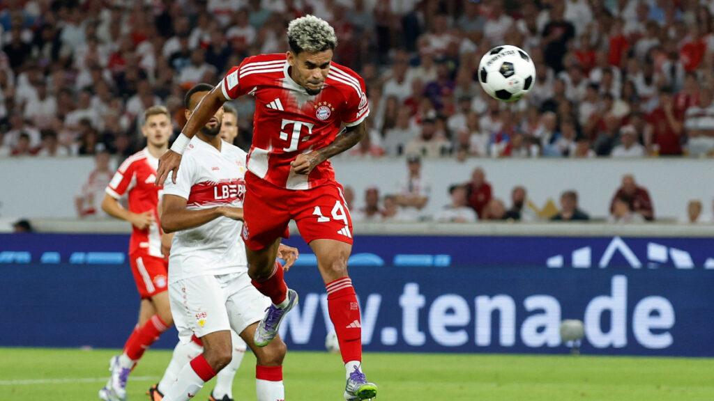 Luis Díaz anota un gol con el Bayern. - Heiko Becker, Reuters.