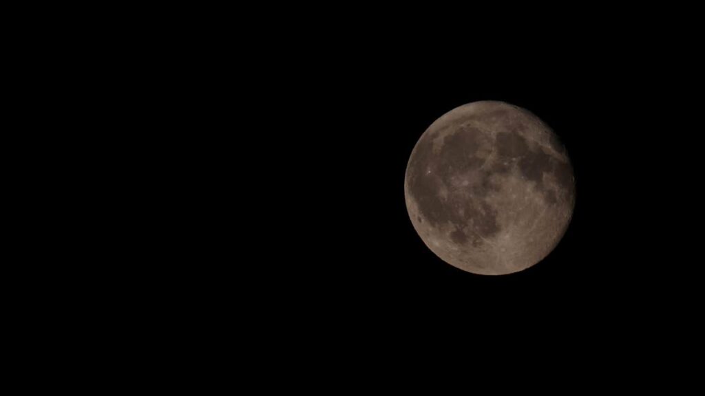 Forma parte de las Lunas Nuevas del verano boreal