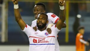 Olimpia sobrevive ante Águila y acaricia la clasificación en el Grupo D