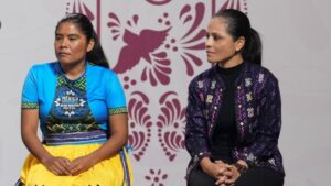 La ultramaratonista rarámuri Lorena Ramírez, embajadora de ‘México imparable’