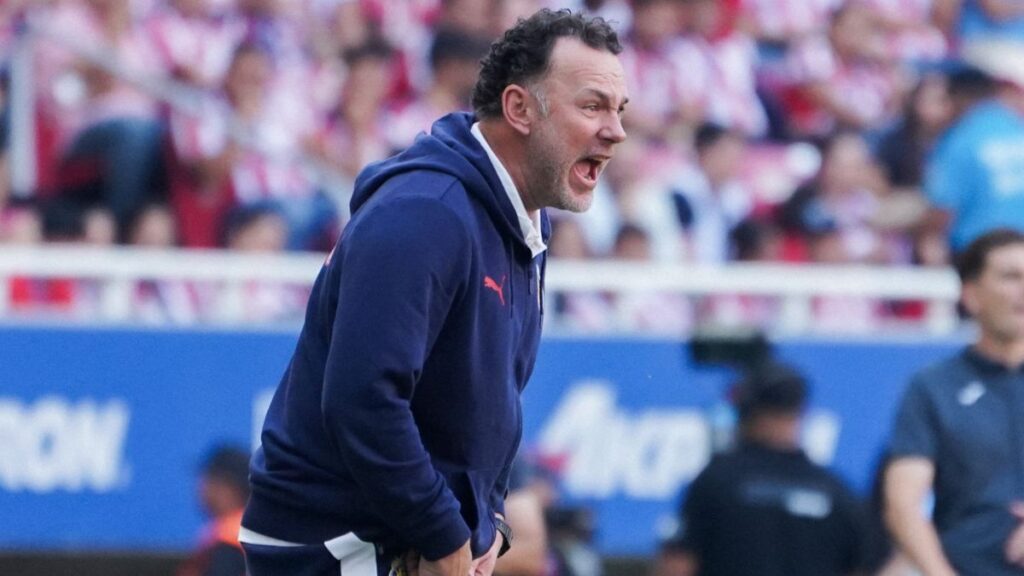 Milito habla de los penaltis en contra de Chivas