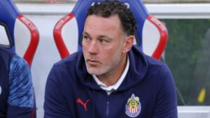 Milito se mantiene firme con Chivas a pesar de malos resultados