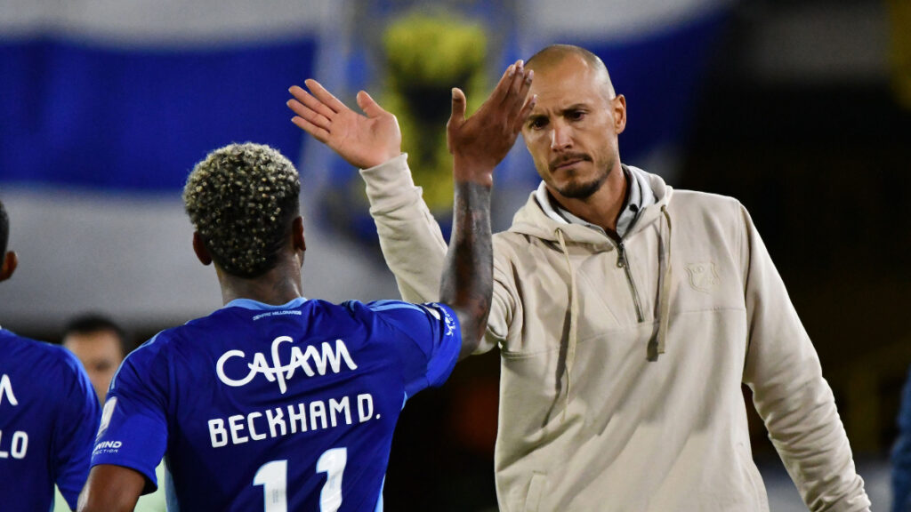 Beckham Castro y David González, en un partido. - Vizzor Image.