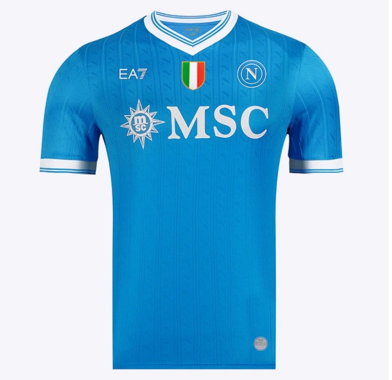 Napoli presenta su playera de local para la temporada 2025-26