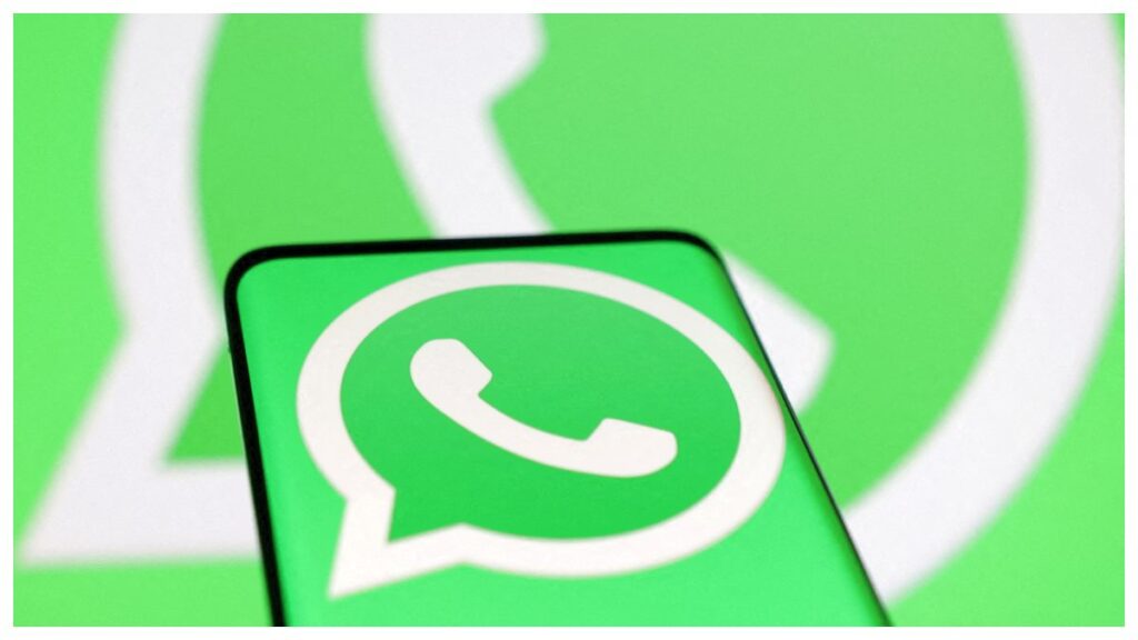 Nueva función en WhatsApp: la banderita negra permite guardar mensajes. Reuters