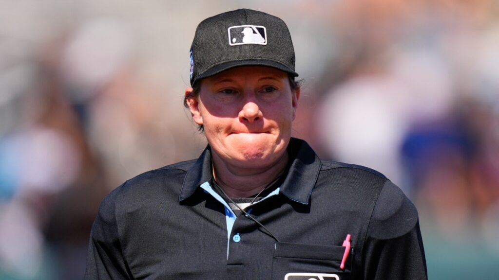 Jen Pawol hará historia como la primera umpire en MLB