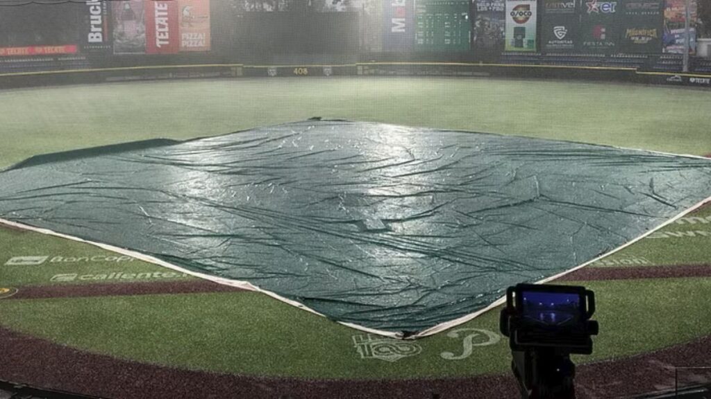 Piratas vs Pericos, juego 5 de la serie de playoffs suspendido. Foto X: @Pericos_Oficial