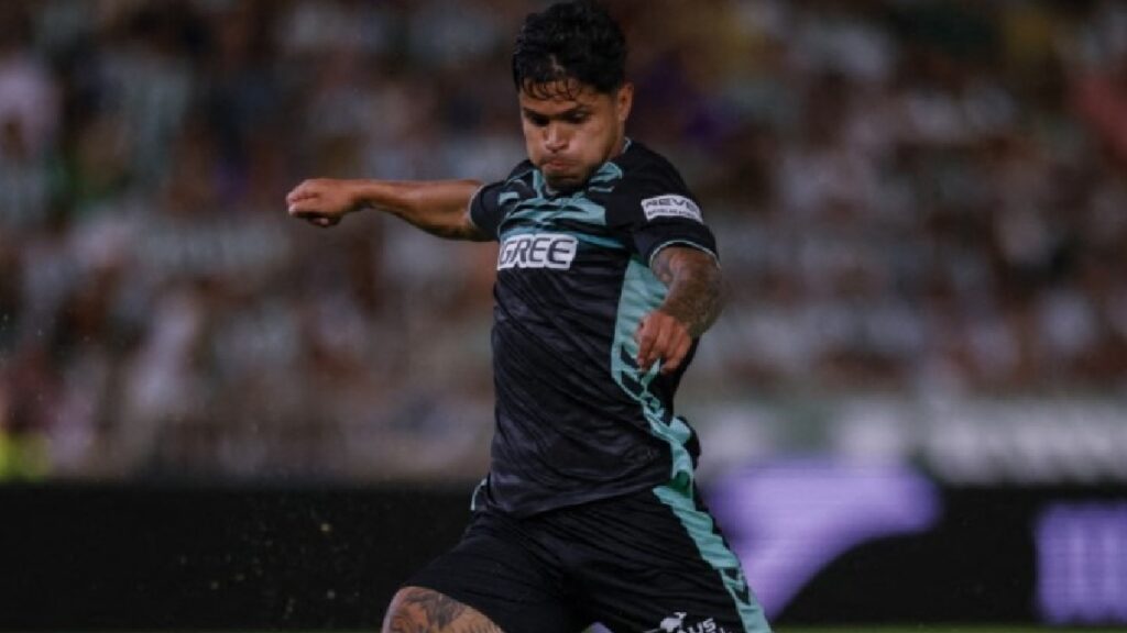 Juan Camilo 'Cucho' Hernández en el Betis | Jose Luis Contreras/Dax Images/NurPhoto via AFP.