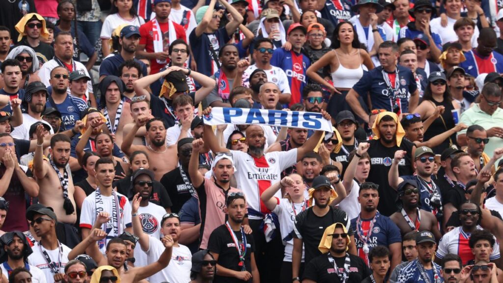 El PSG fue sancionado debido al comportamiento de sus aficionados