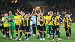 ¿Quiénes son los rivales del AEK Atenas de Orbelín Pineda en la Conference League 2025 y cuándo juegan?