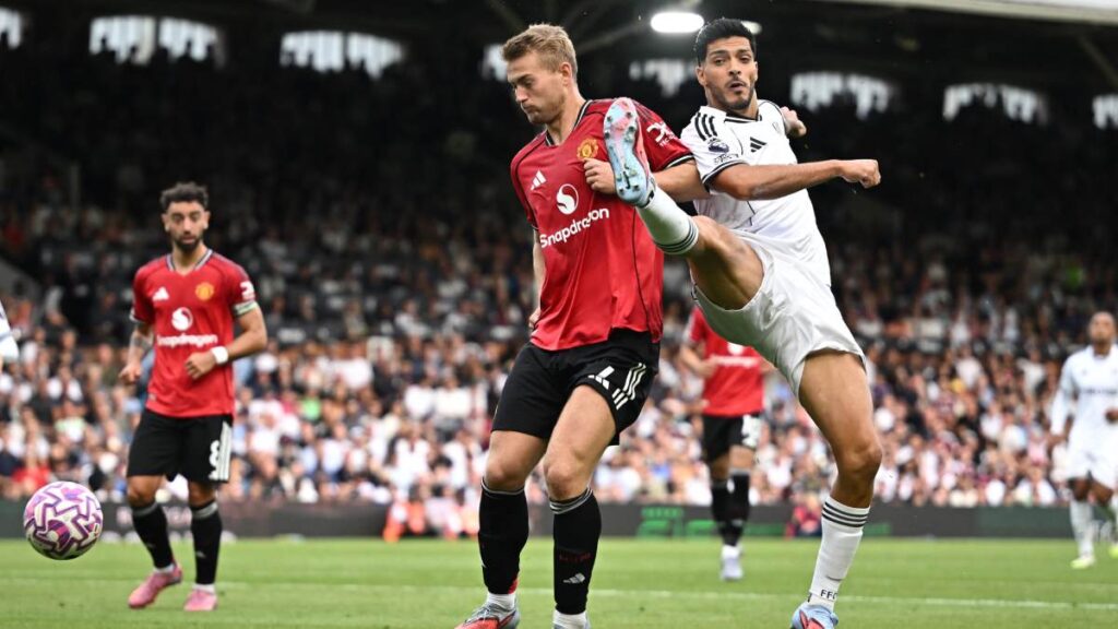 Raúl Jiménez entró al minuto 71 en el Fulham vs Manchester United