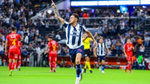 Rayados golea al Necaxa y asegura el liderato en la Liga MX