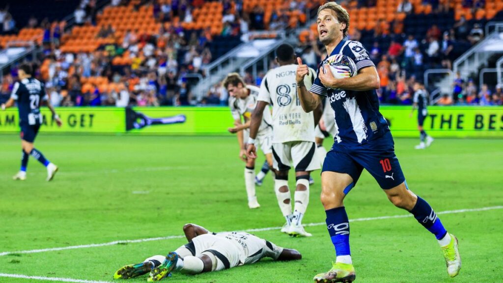 Los Rayados de Monterrey en festejo de gol