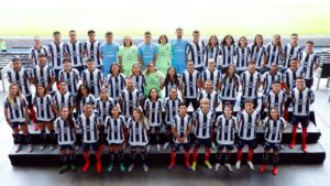 Rayados y Rayadas posan juntos en el Gigante de Acero con Sergio Ramos como protagonista