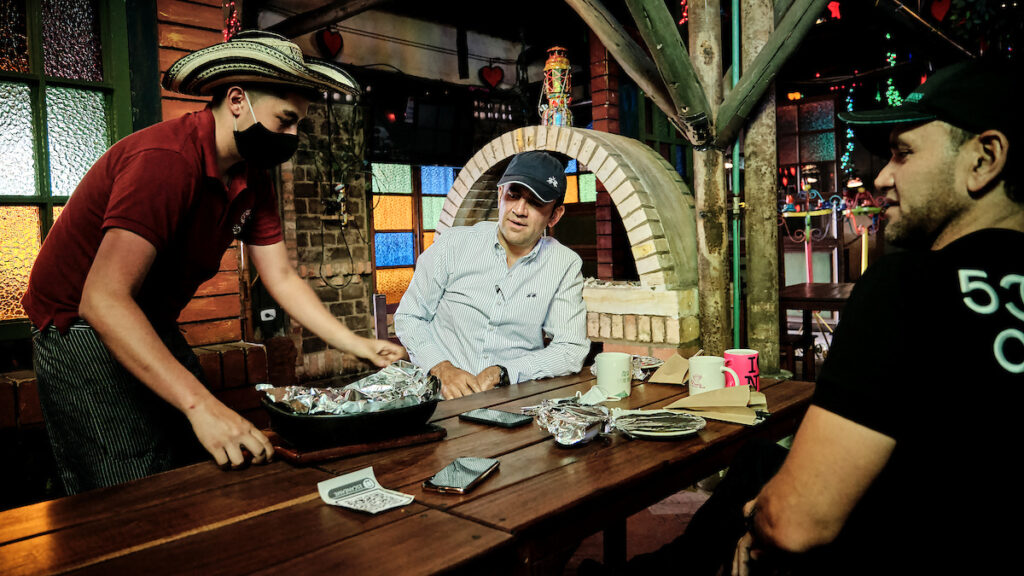 Restaurante en Colombia. - Vizzor Image.