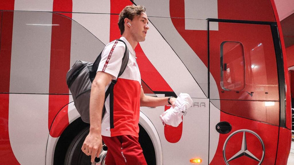 Ruiz durante llegada a un partido de Toluca