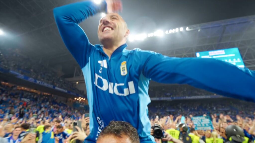 Santi Cazorla en hombros