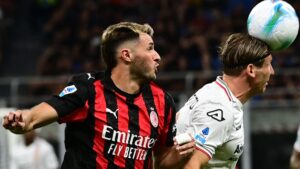 ¡Santiago Gimenez se queda en Milan! Rafaela Pimenta desmiente rumores de salida del mexicano