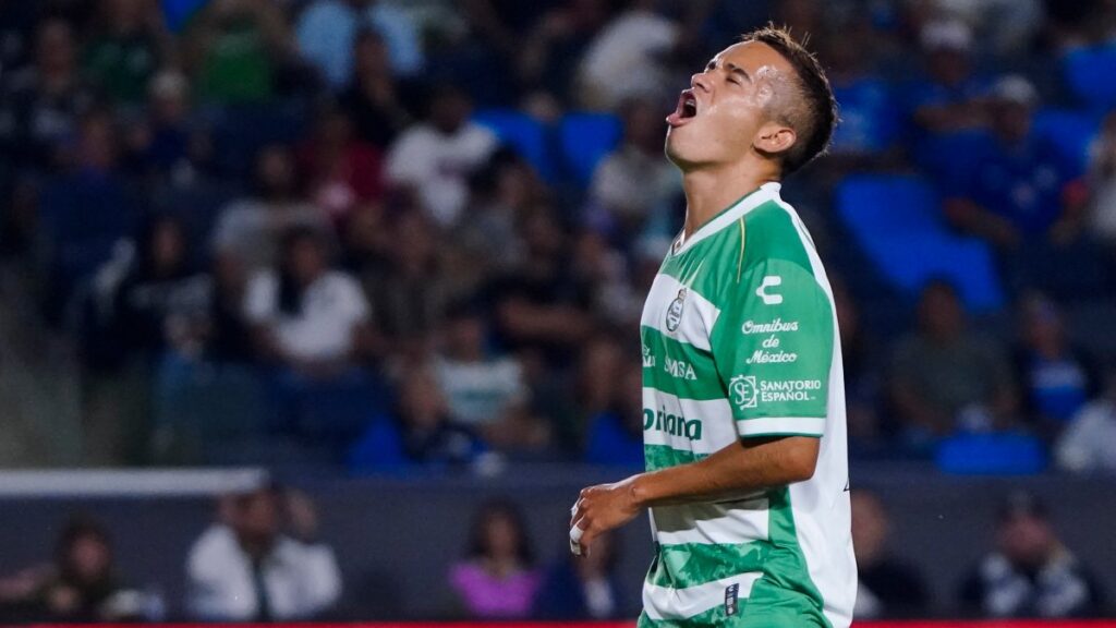 Jugador de Santos en lamento